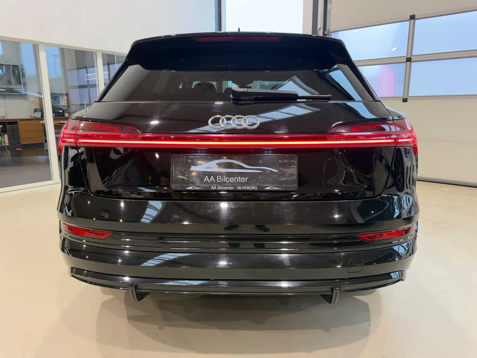 Sort Audi e-tron fra 2021