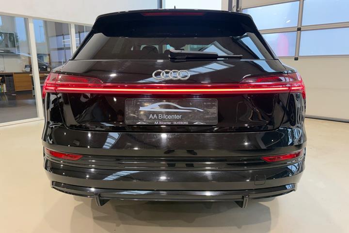 Sort Audi e-tron fra 2021