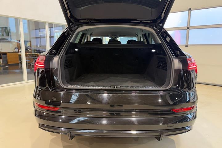 Sort Audi e-tron fra 2021