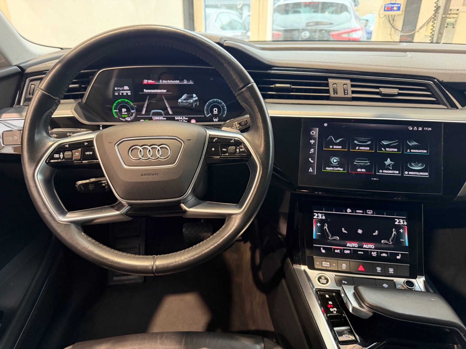 Sort Audi e-tron fra 2021