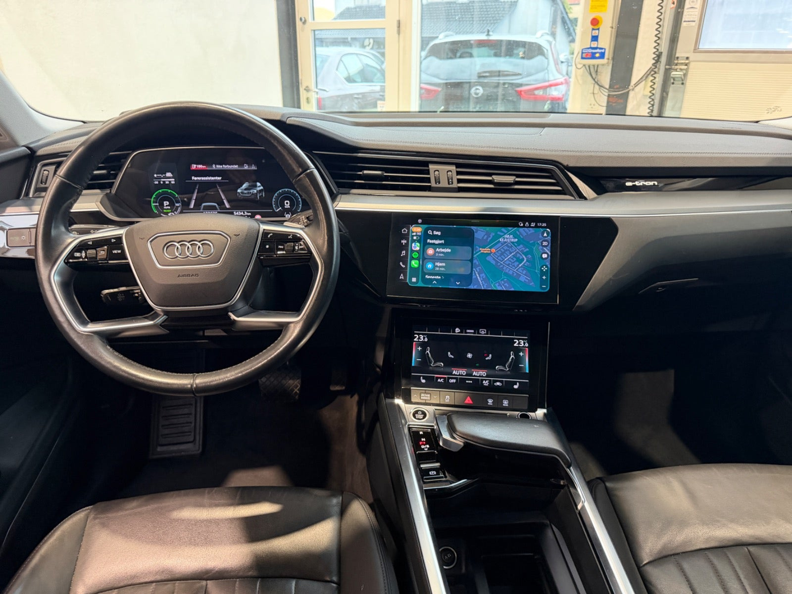 Sort Audi e-tron fra 2021