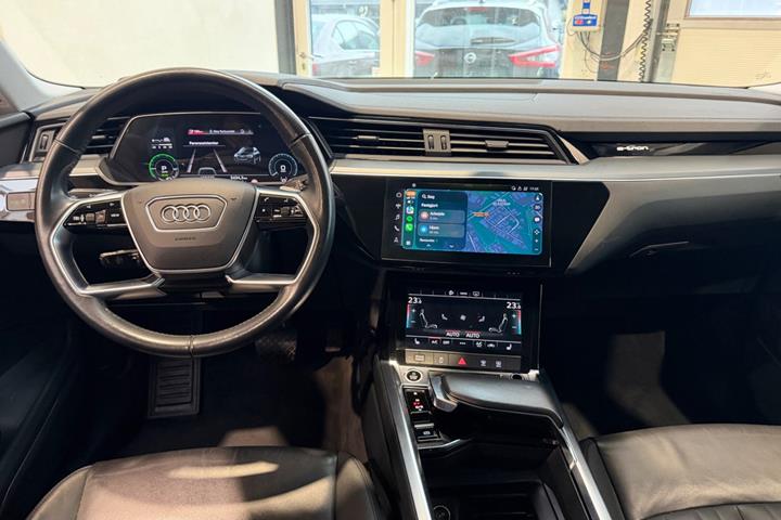 Sort Audi e-tron fra 2021
