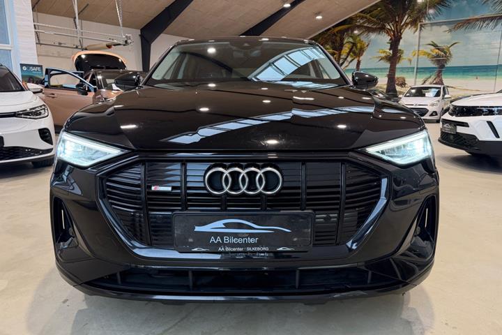 Sort Audi e-tron fra 2021