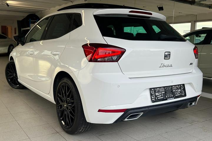 Hvid Seat Ibiza fra 2022