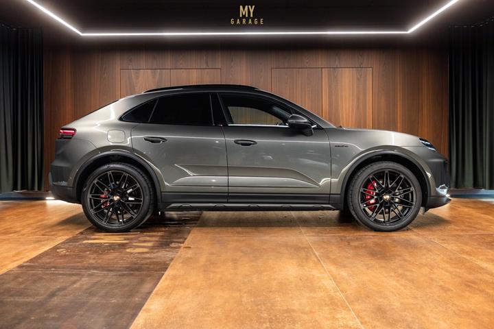 Grøn Porsche Macan 4S fra 2025