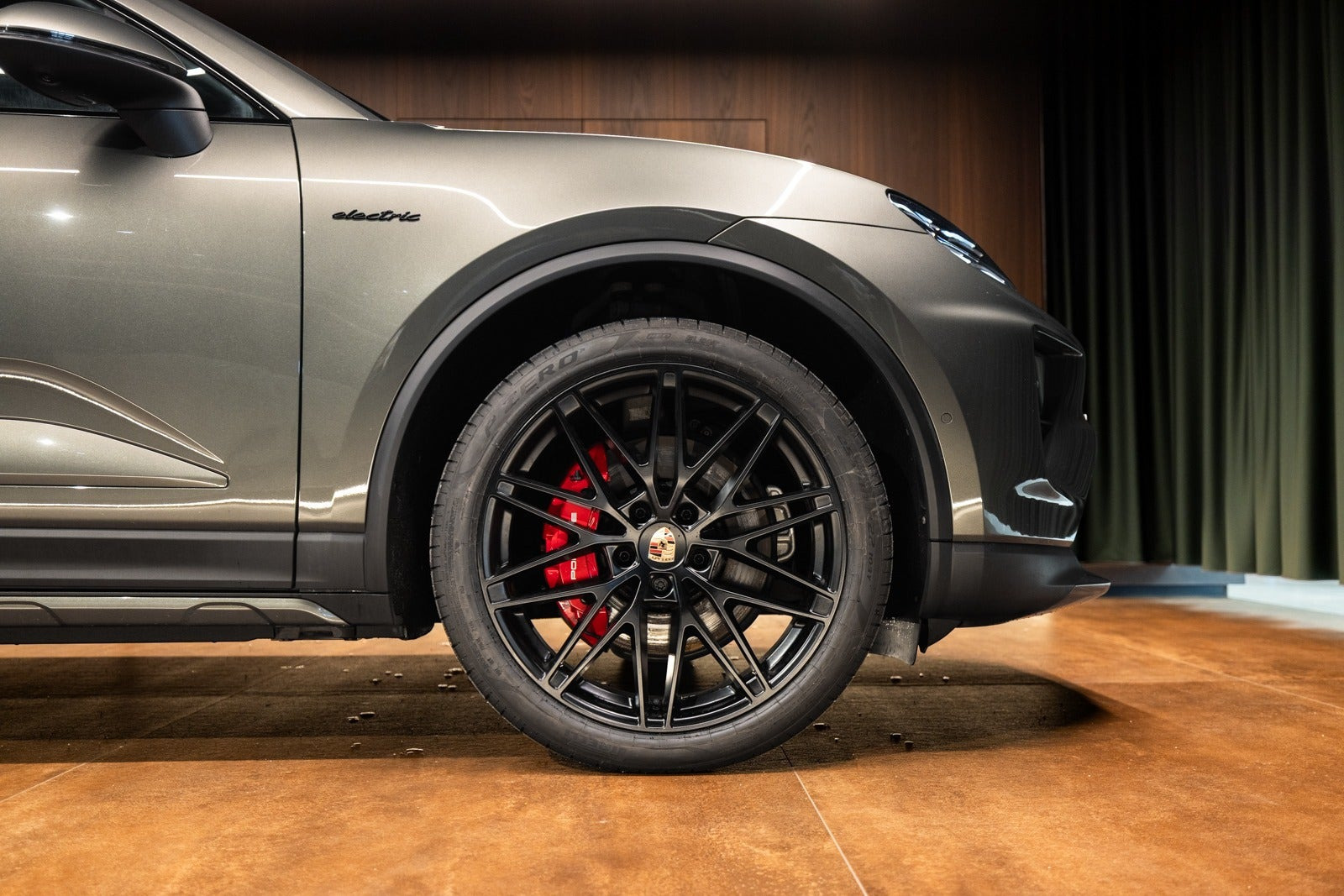 Grøn Porsche Macan 4S fra 2025