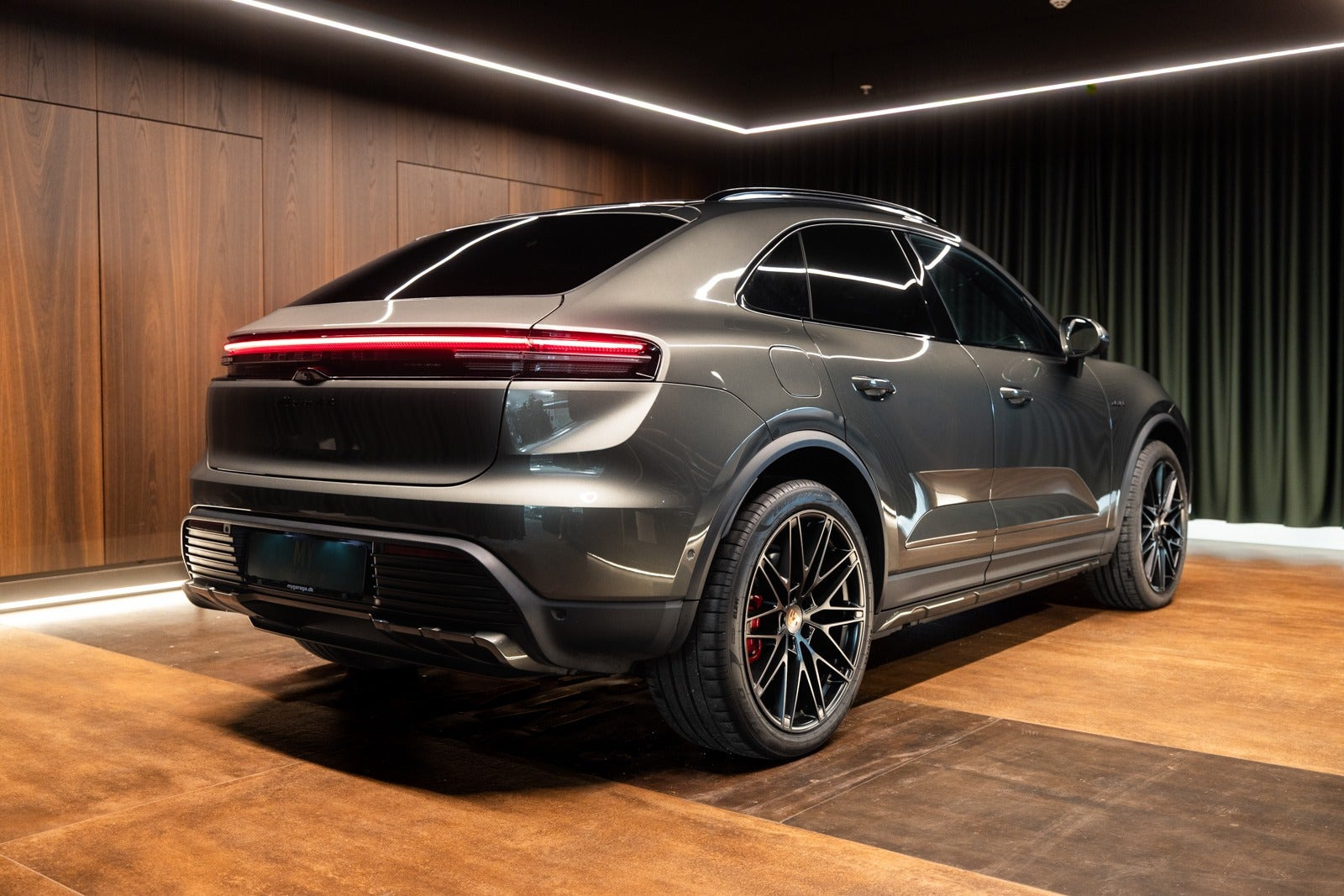 Grøn Porsche Macan 4S fra 2025