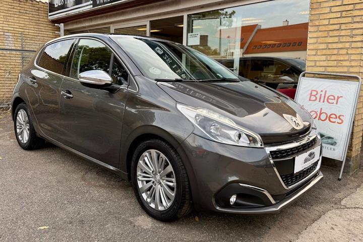 Grå Peugeot 208 fra 2019