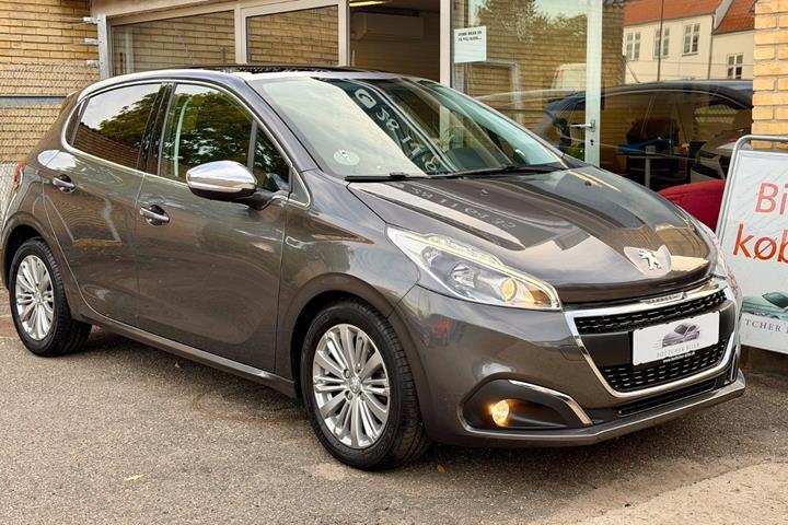 Grå Peugeot 208 fra 2019