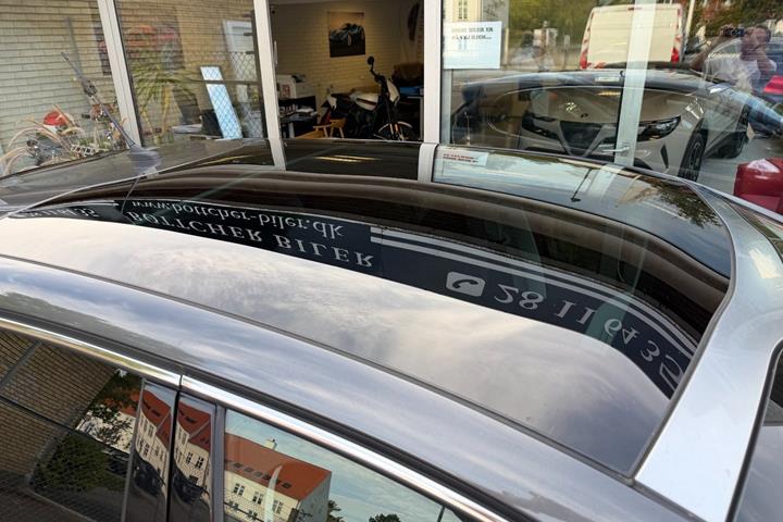 Grå Peugeot 208 fra 2019