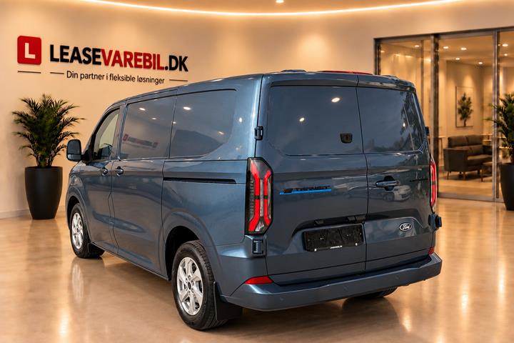 Blå Ford E-Transit Custom 320 L1 fra 2026