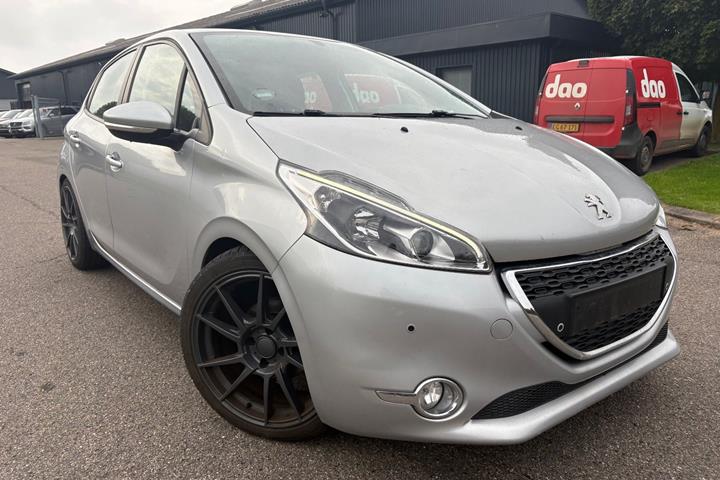 Sølv Peugeot 208 fra 2014