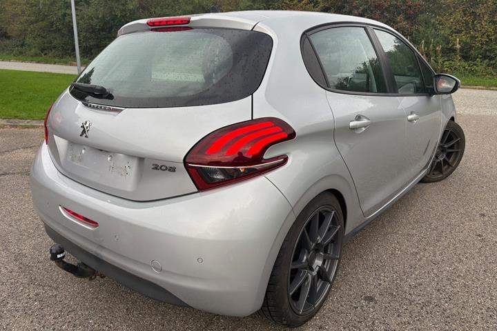 Sølv Peugeot 208 fra 2014