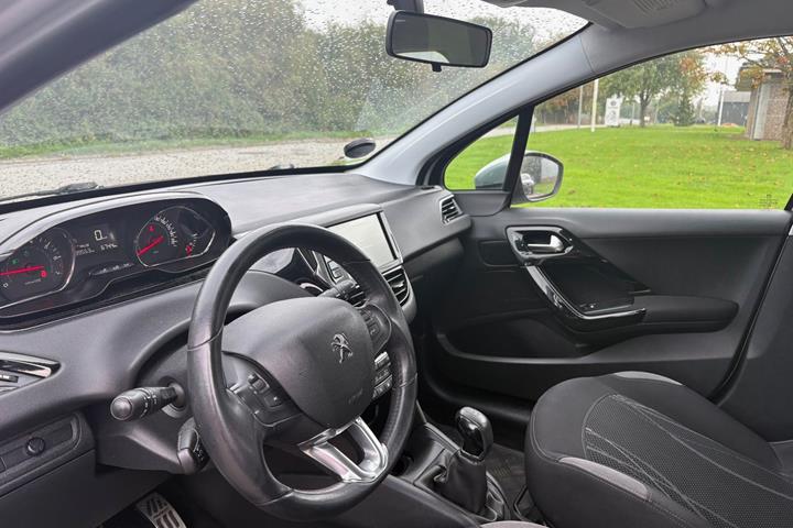 Sølv Peugeot 208 fra 2014