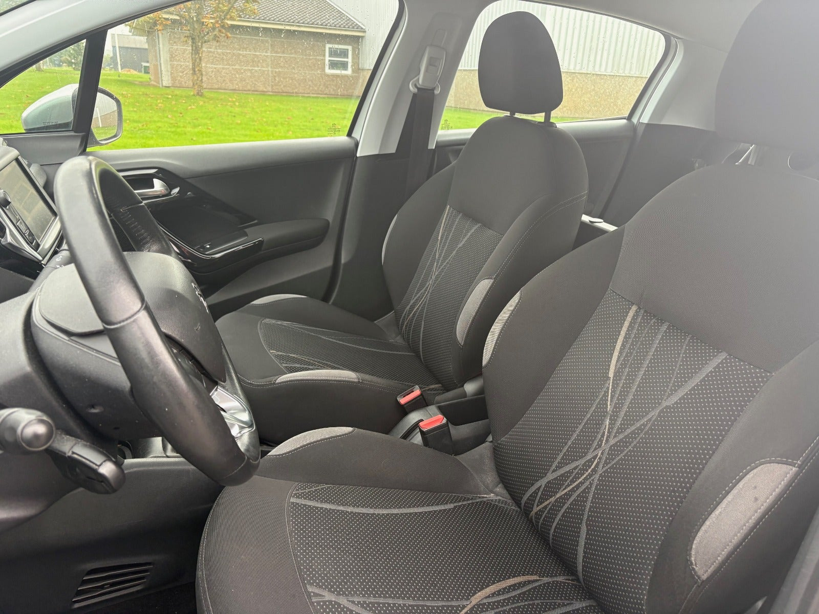 Sølv Peugeot 208 fra 2014