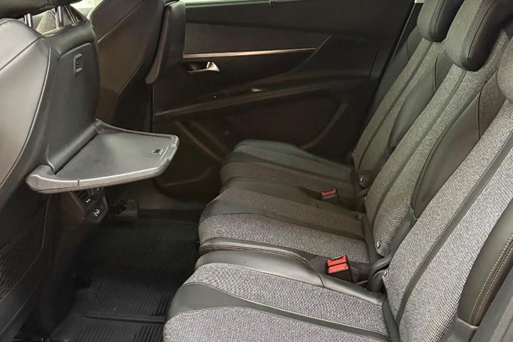 Sort Peugeot 5008 fra 2018