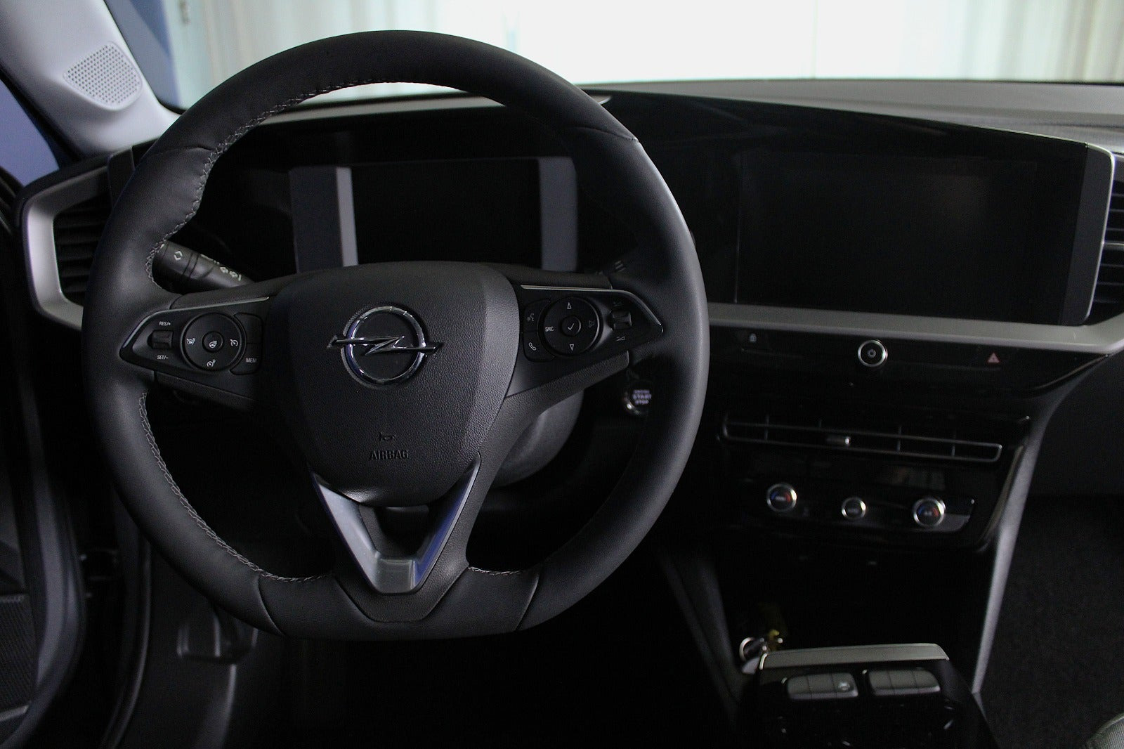 Sølv Opel Mokka-e fra 2024
