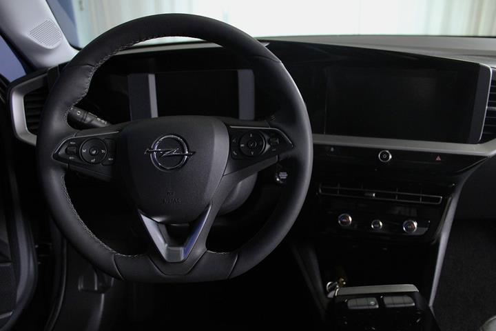 Sølv Opel Mokka-e fra 2024