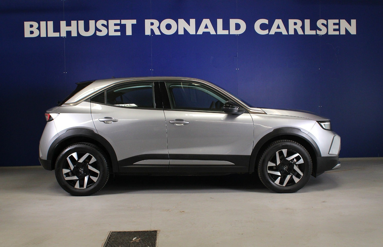 Sølv Opel Mokka-e fra 2024