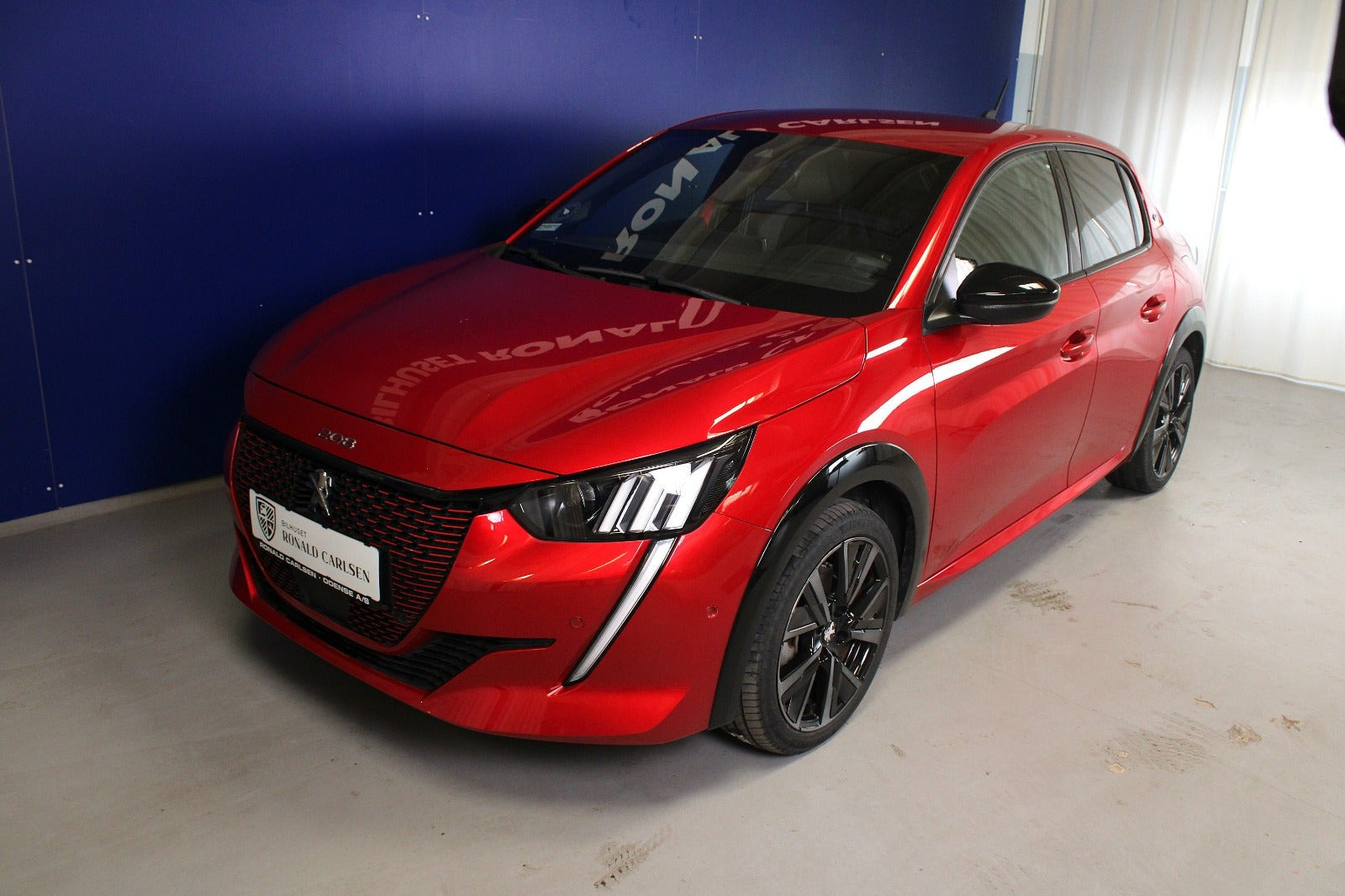 Rød Peugeot e-208 fra 2023