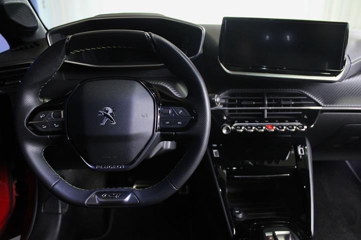 Rød Peugeot e-208 fra 2023
