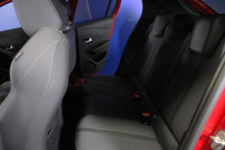 Rød Peugeot e-208 fra 2023