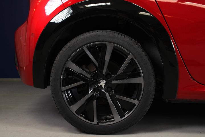 Rød Peugeot e-208 fra 2023