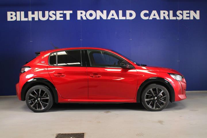 Rød Peugeot e-208 fra 2023