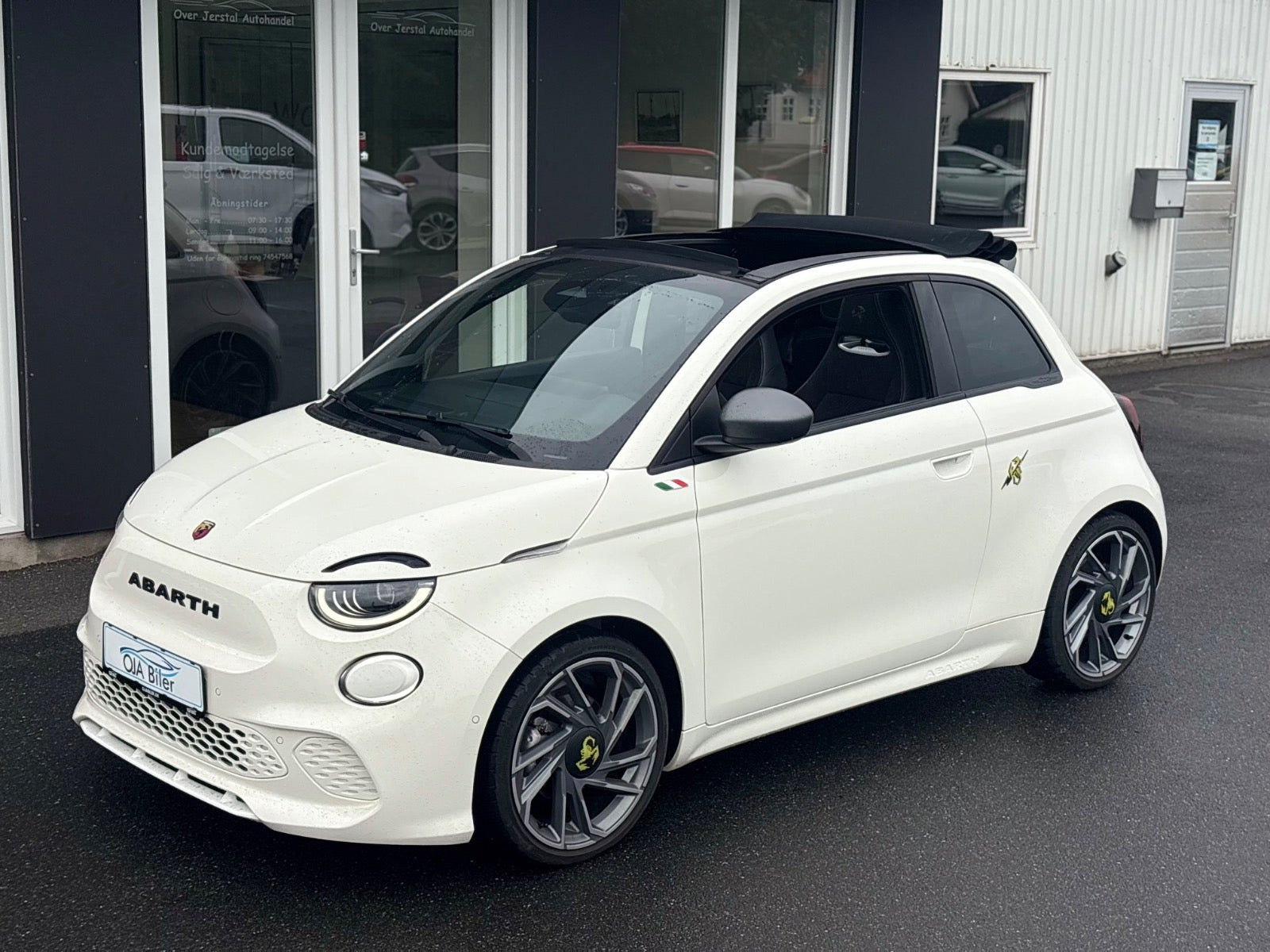Hvid Abarth 500e fra 2024