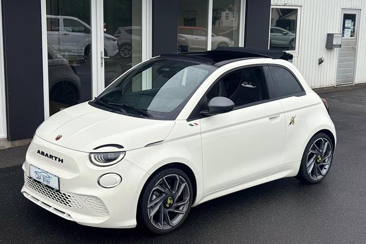 Hvid Abarth 500e fra 2024