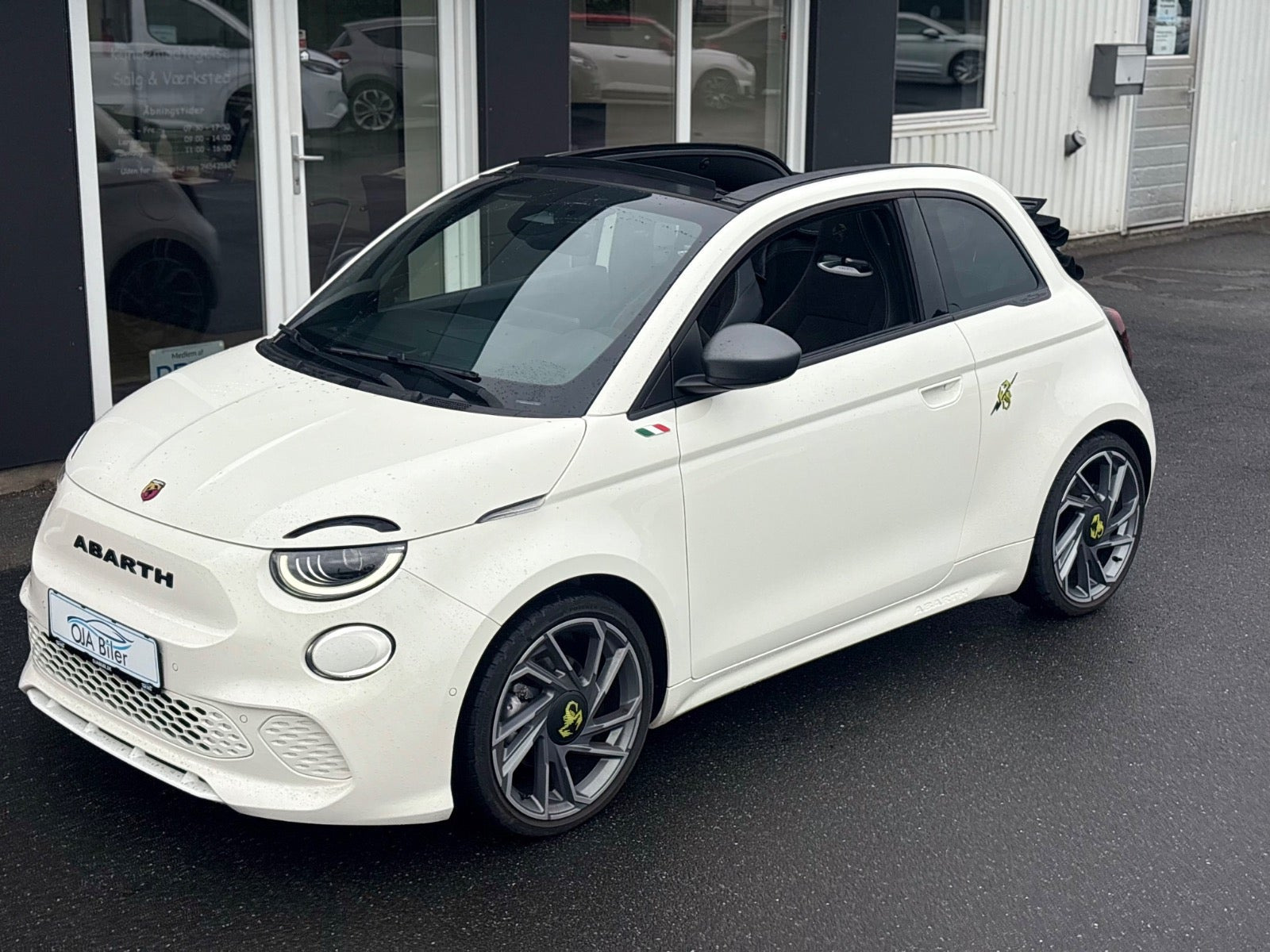 Hvid Abarth 500e fra 2024