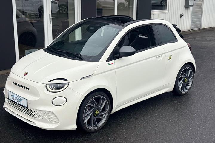 Hvid Abarth 500e fra 2024