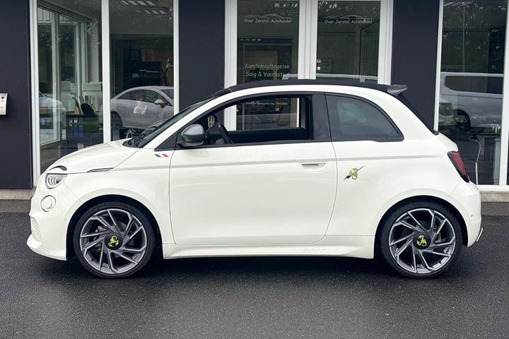 Hvid Abarth 500e fra 2024
