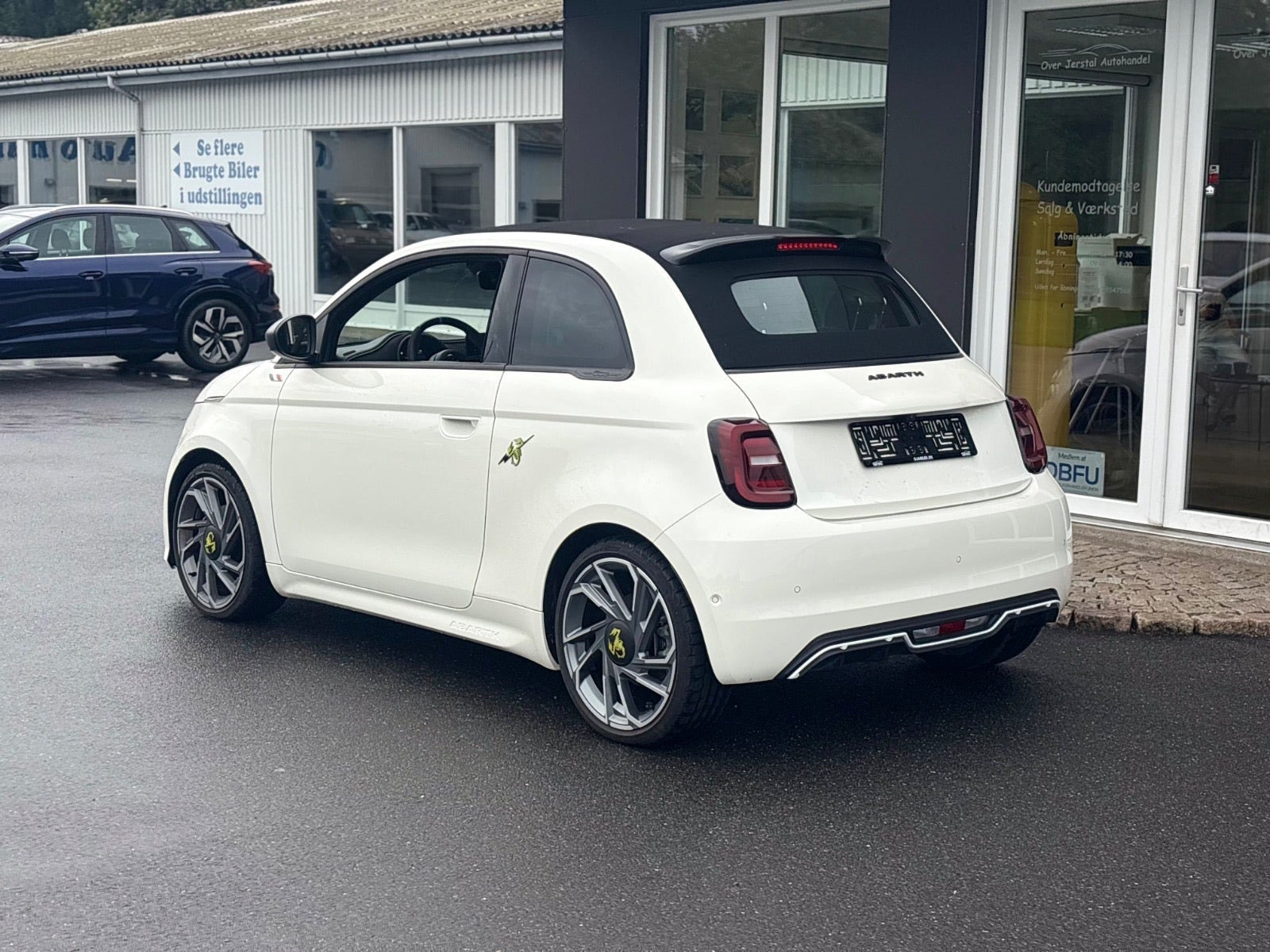 Hvid Abarth 500e fra 2024