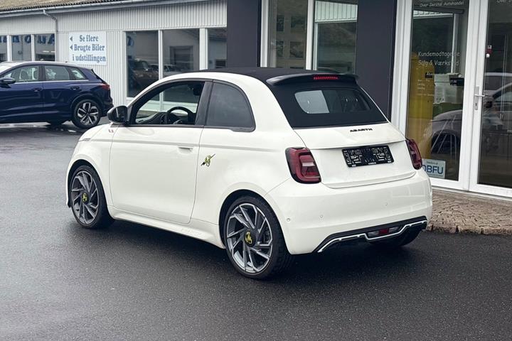 Hvid Abarth 500e fra 2024