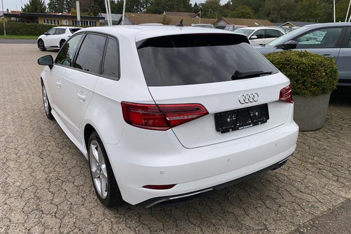 Hvid Audi A3 fra 2020