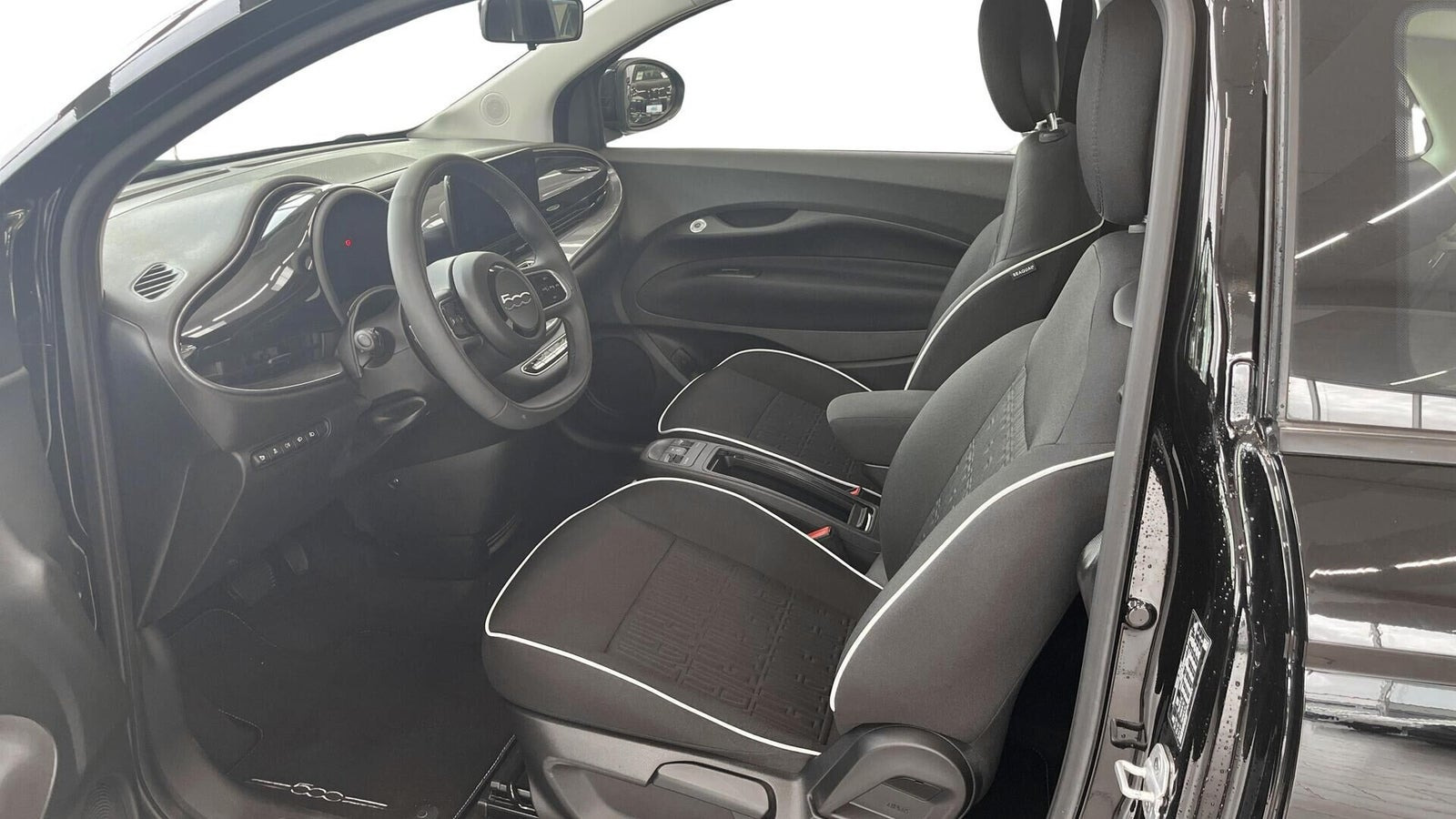 Sort Fiat 500e fra 2024