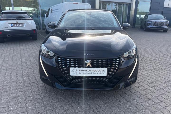 Rød Peugeot 208 fra 2023