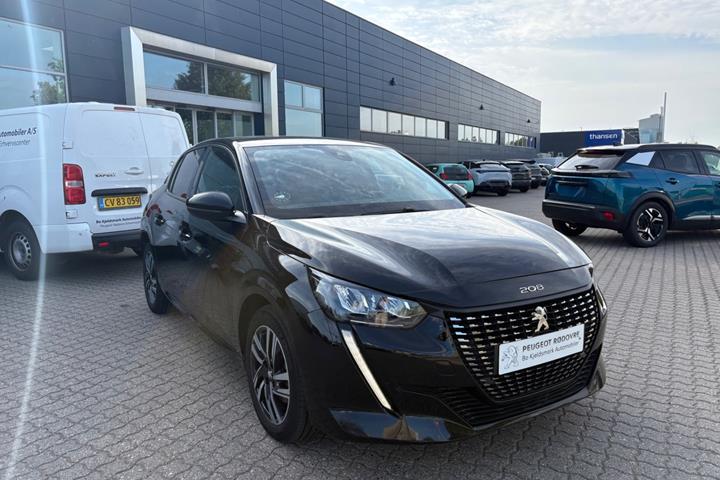 Rød Peugeot 208 fra 2023