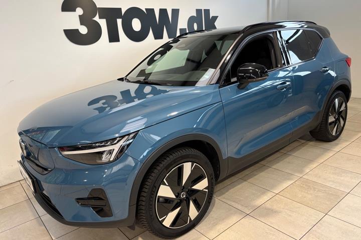 Blå Volvo XC40 fra 2024