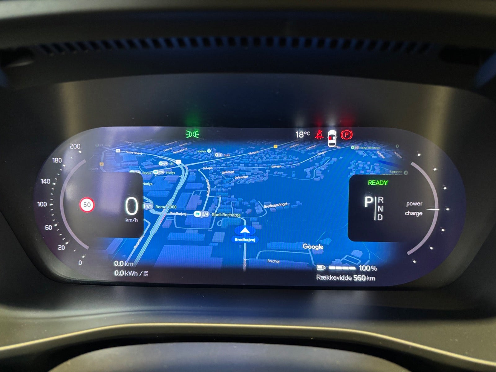 Blå Volvo XC40 fra 2024