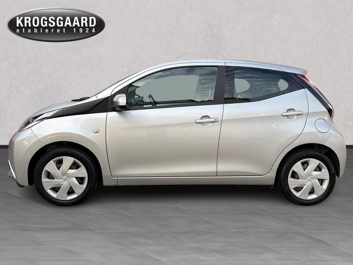 Sølv Toyota Aygo fra 2015