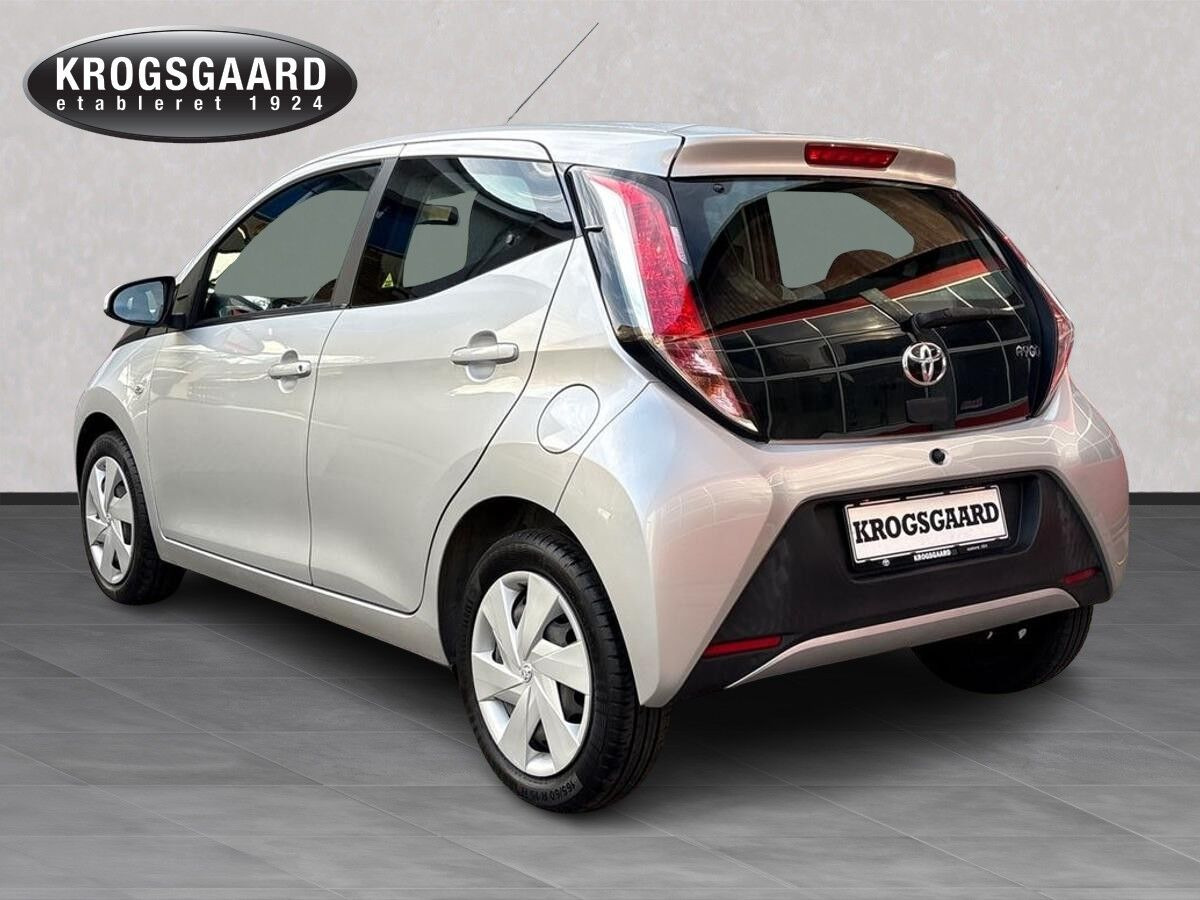 Sølv Toyota Aygo fra 2015