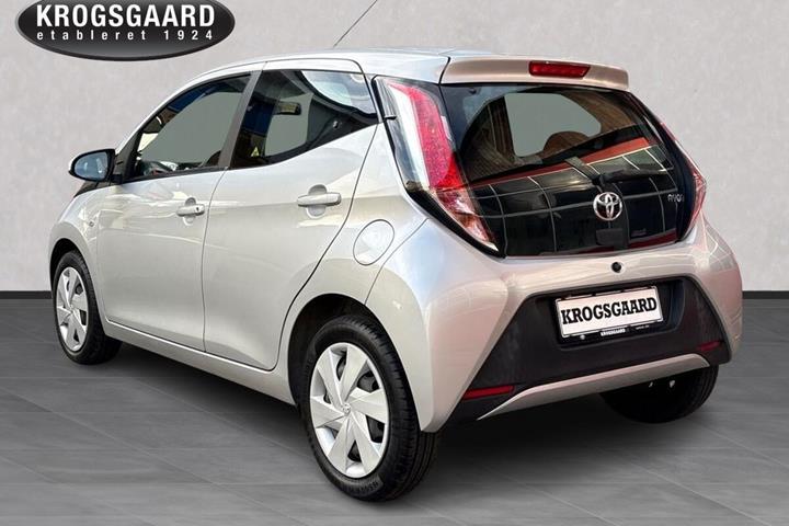 Sølv Toyota Aygo fra 2015