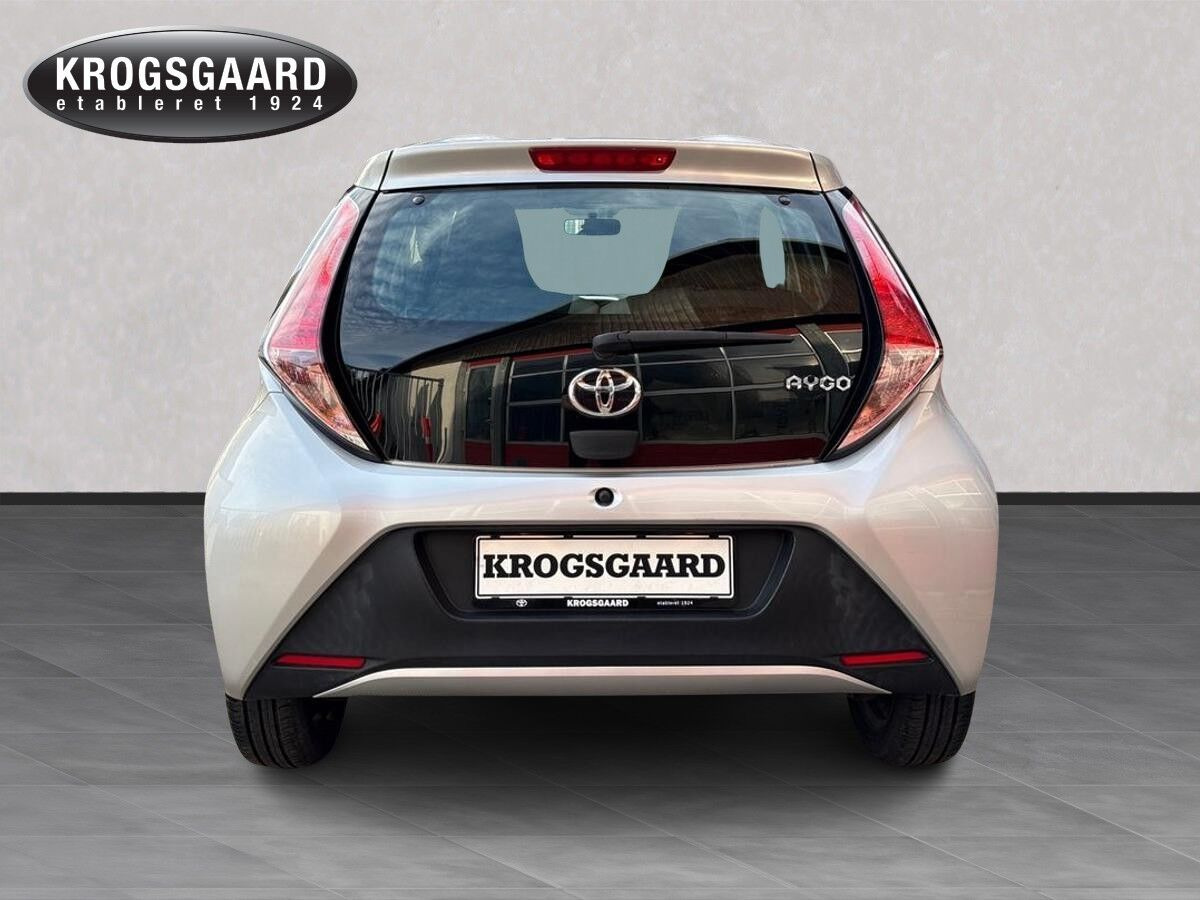 Sølv Toyota Aygo fra 2015