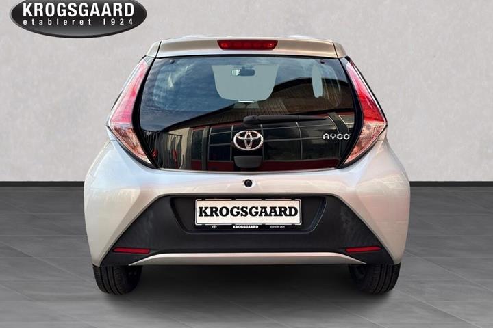 Sølv Toyota Aygo fra 2015