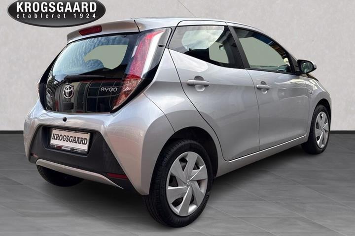 Sølv Toyota Aygo fra 2015