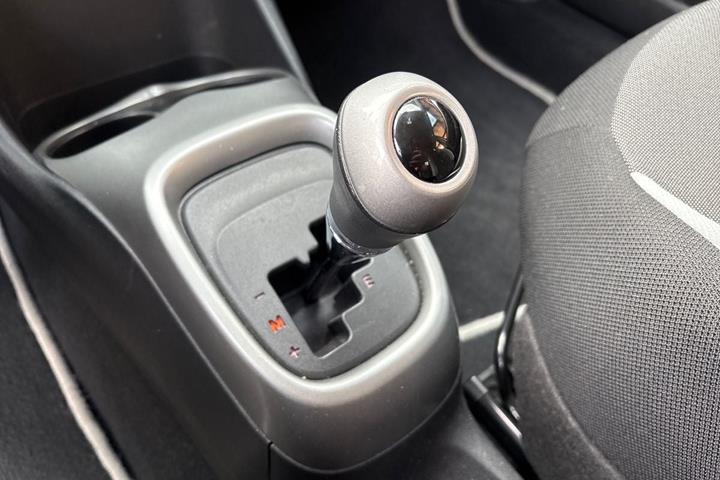 Sølv Toyota Aygo fra 2015