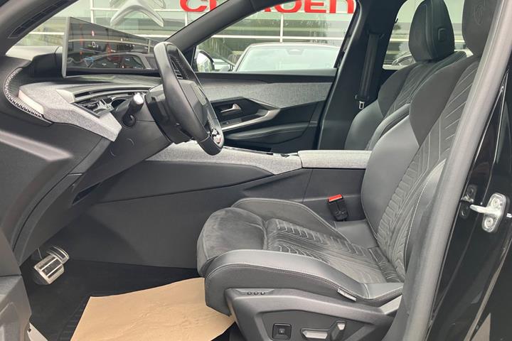 Sort Peugeot e-3008 fra 2025