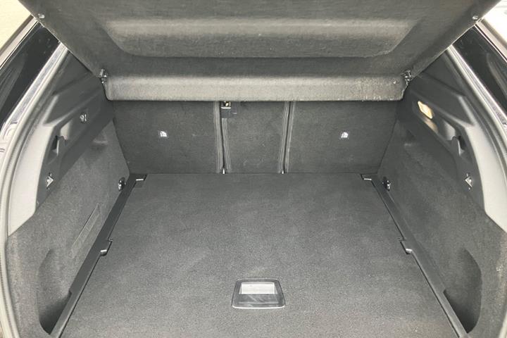 Sort Peugeot e-3008 fra 2025